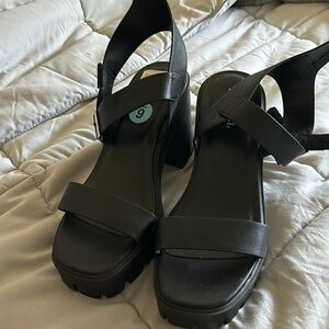 SODA brand chunky platform